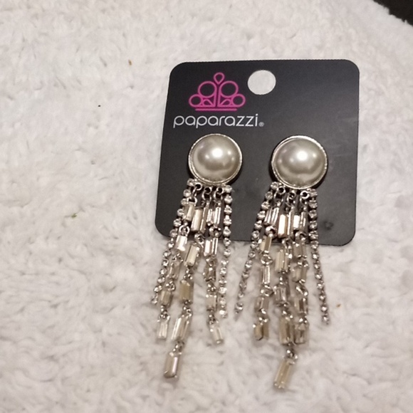 Genuinely Gatsby White Post Earrings - Picture 1 of 1